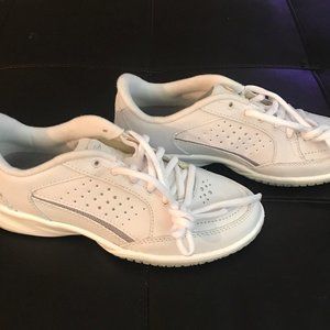 Easy spirit walking shoes size 5